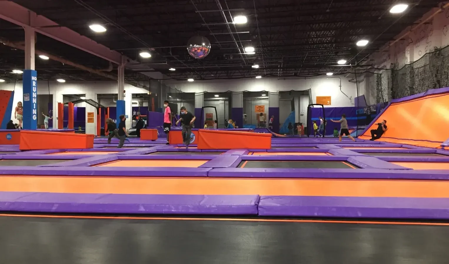 A Nature Lover’s Retreat: Why Lake Arlington in Arlington Heights, IL Is a Must-Visit