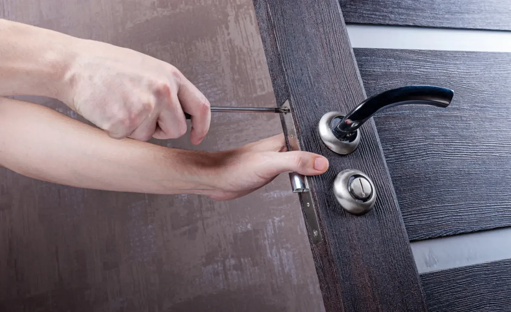 Emergency Locksmith Services: What to Do When You're Locked Out