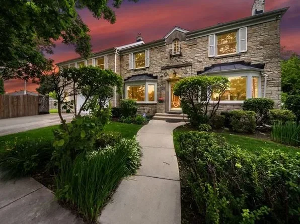 Glide Into Winter Fun at the Carol Stream Ice Rink, IL – Your Ultimate Guide to Ice Skating