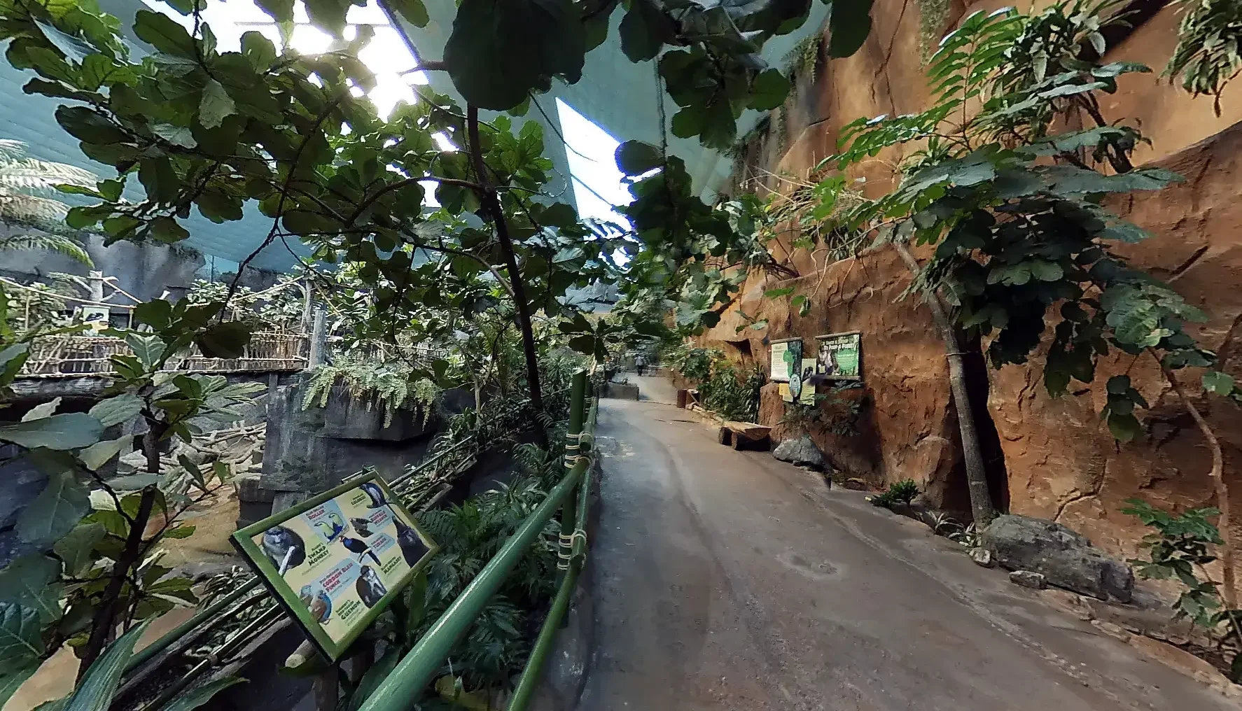 Retail Wonderland: The Dynamic Shopping Experience at Fashion Outlets of Chicago in Rosemont, IL