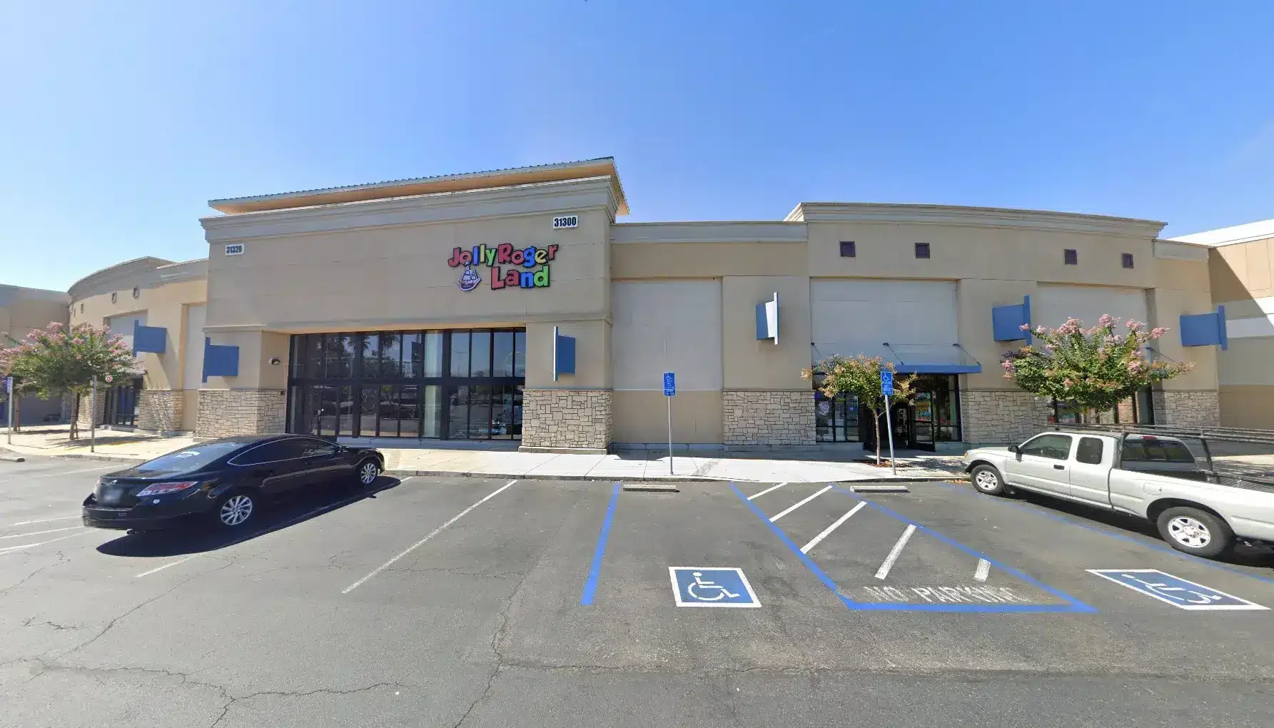 Choosing the Best Driveway Gate for Your Home: A Complete Guide to Styles and Materials