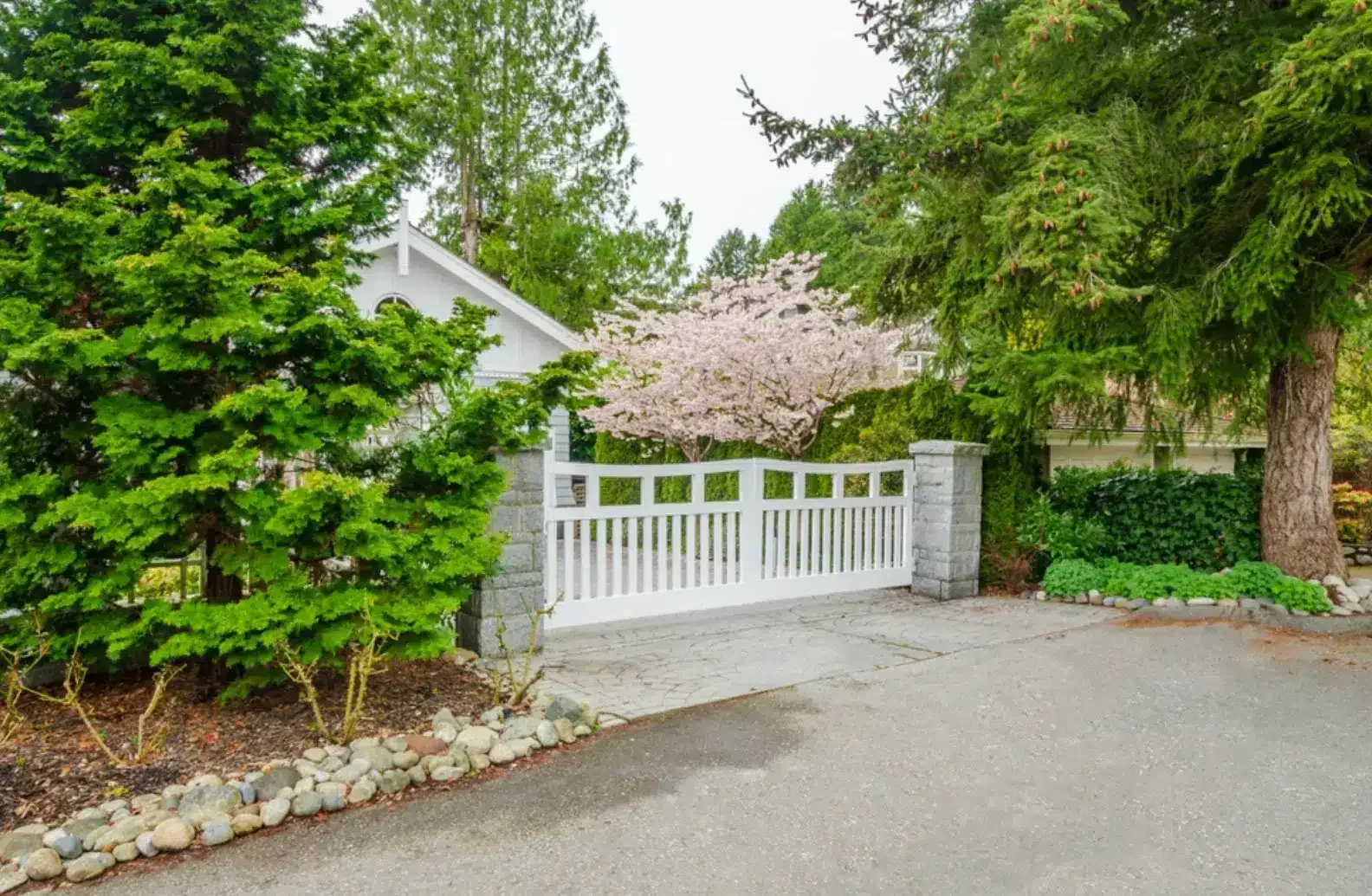 Designing a Sliding Gate: Tips and Trends