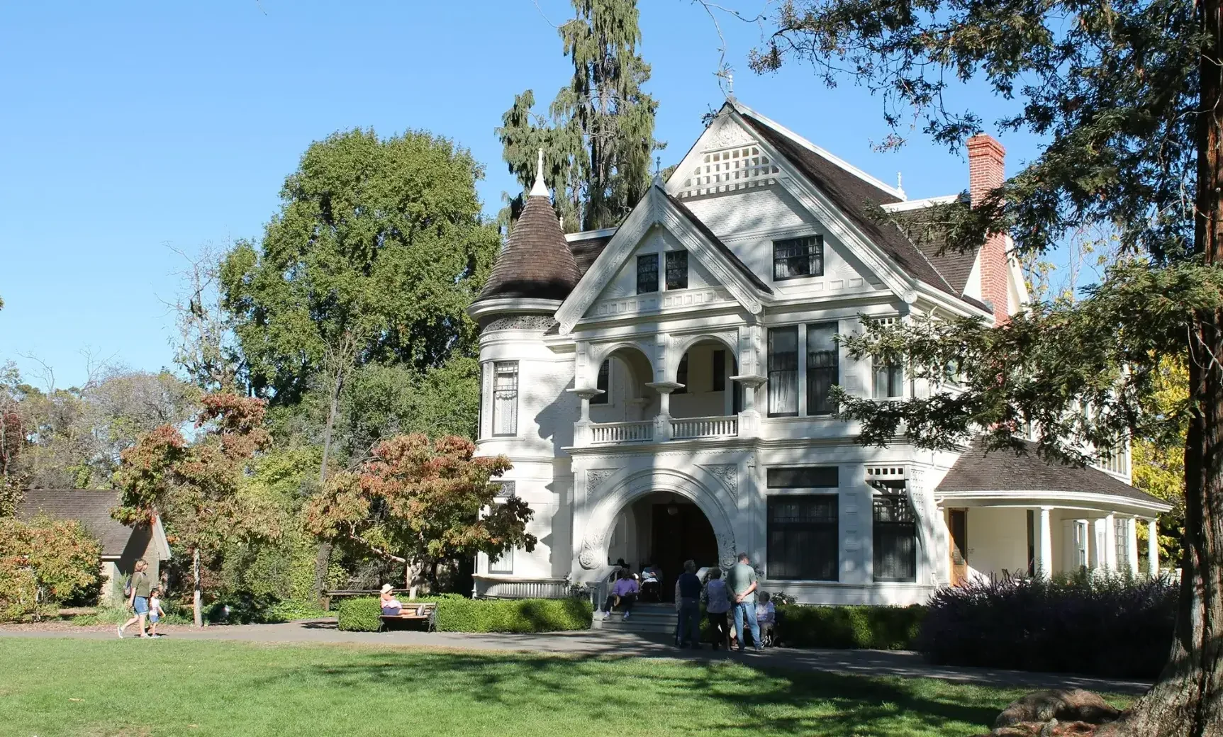 Driveway Gate Maintenance: Essential Tips for Longevity and Performance