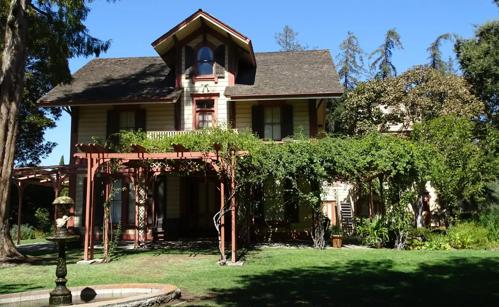 How to Maintain Your Fence: Tips From a Professional Fence Contractor