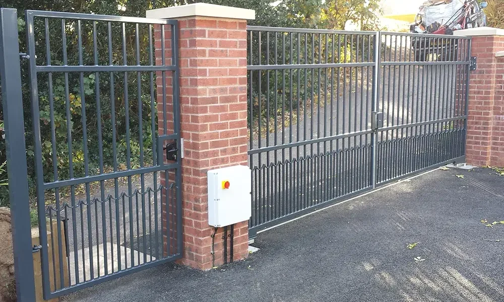 Top Driveway Gate Security Features You Shouldnât Overlook